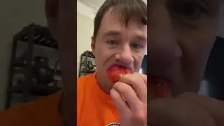 Ем клубнику в США