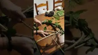 Как сделать  венок из веток  для Рождества или Пасхи своими руками.