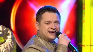 Певец Алексей Хлестов с песней 