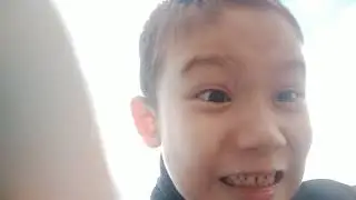 На улице купили нам бургеры
