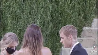 Selena Gomez fans make Justin Bieber cry at the Met Gala TikTok