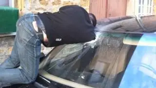 Il casse sa voiture après avoir perdu ses clés !
