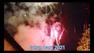 Tahun baru 2021 kembang api di kampungku