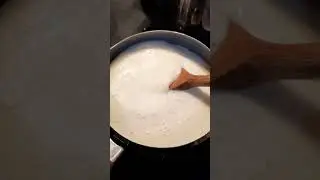 sütün taşmaması için tahta kaşık #süt  #milk # kaynatma                     #sütpişirmek