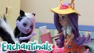 Enchantimals Россия 💜 Забота о Плохо Скунсе 🤒 Играя с игрушками 💜 Веселые видео для детей | 0+