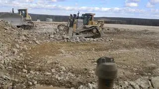 САТ 9R  и Komatsu  D375