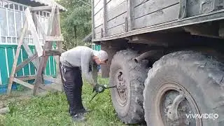 Снимаю полуось зил 131  расипался подшипник