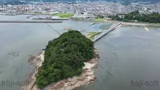 ドローン空撮映像・愛知県・三河湾・竹島・海側から陸側・上昇・チルトダウン