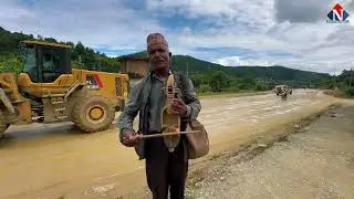 तनहुँ देखी पोखरा जादा बाटोमा भेटिएको गन्धर्ब दाई (Gandharba dai playing sarangi)