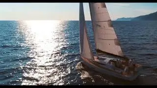 Elan Yachts: Elan E5 (2019) "Best Of Both Worlds"