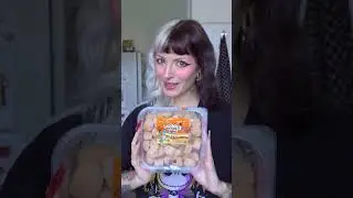 MANGIO SOLO CIBO DI HALLOWEEN PER 24 ORE