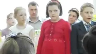 Не знает слов