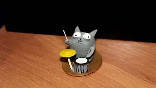 Снова фигурки. Стендап кот из мемов.
