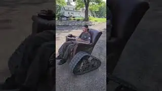 Диванные войска в действии. 