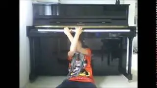 Scaramella Claudia, 14 year old, play a waltz under the piano!!!