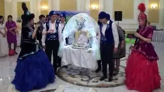 1 жас баланы шығару Айерке  тобы www.shankarfoto.ru