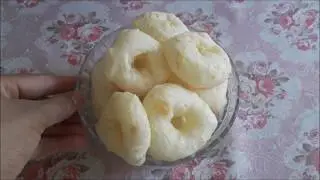 Rosquinhas de polvilho com 2 ingredientes, fácil  e rápido.(2 ingredientes)