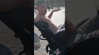 купание в фонтане в жару 35° и девочка с папой, который ее поругал и назвал маленькой скотиной 😅😳