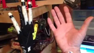 Premier contrôle musculaire sur la main inmoov complete.