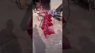 И плуг подготовили к этому трактору💪