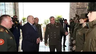 В чём не устраивает? Что вы хотите нового? -  Главнокомандующий во время презентации новой формы