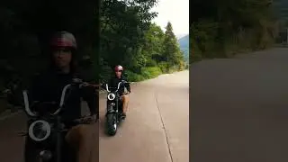 У него отпала челюсть, когда он сел на него! Скайборд скутер!