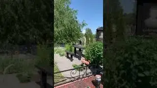 В Кропивницком на кладбище задержали мужчину, который раскапывал могилу.