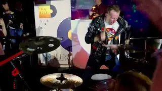 ALEX EL BATERISTA🥁[Live]💣 Tardeo Viajamos a los 80s y 90s 💥 La Fira Casanova Barcelona🔥 (07/12/2024)