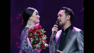 Bermodal Bunga Bekas , Zaskia Gotik Dilamar Kekasihnya di Atas Panggung || vicky prasetyo Tertawa