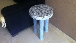Mesita auxiliar con tubitos papel periodico, carton y decoupage, estilo rustico
