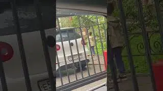 Сынок истерит у подъезда😕😫хочет машинку прямо сейчас😏