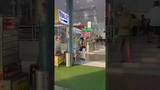 Носки и сланцы - вьетнамский стиль моды