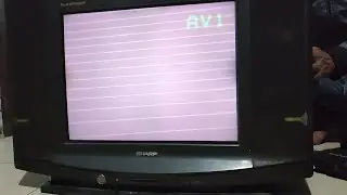 tv tabung sharp pertama dinyalakan terang garis garis lama lama jadi gelap