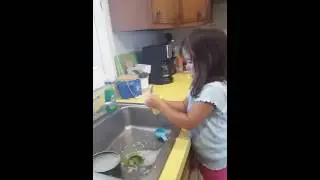 Washing dishies