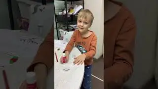 Лайфхак, как сделать клей карандаш видимым на бумаге.