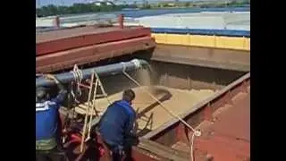 Перегрузка зерна из баржи в баржу. Пневмоперегружатель Walinga в работе