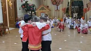 Музыкальная  игра в детском саду Грибочки и грибники
