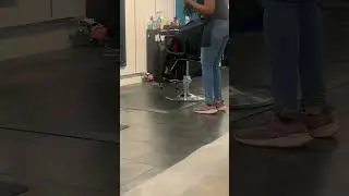 Mello cutting his hair