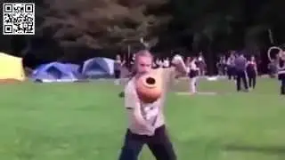 Приколы с людьми  Настоящий джин из бутылки отжигает