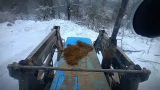 Расчищаю территорию. Мтз в моде при любой погоде.