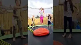 انفجار بالون الماء العملاق 😲🎈🤯