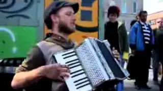 уличный музыкант