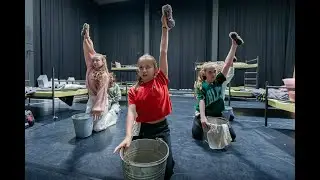 SONG: Zwaar bestaan I Annie I Groep Rood