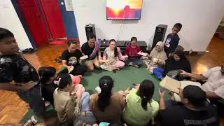 Keseruan acara Tuker kado di villa cilember puncak