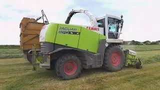 3-6-22 Grass Silage, Claas Jaguar 870 and New Holland tractors