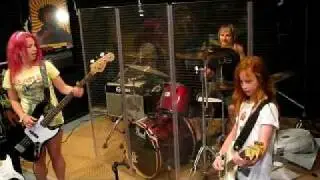 Tess & Shae jam with Ray Luzier from Korn!