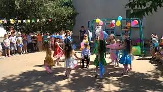 Танец русалочек в детском саду