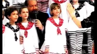 Lucia, Silvia e Bud & Piccolo Coro. Il più grande motore