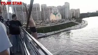 БАРОИ СУМ ШУДА Худашро ба дарё партофт