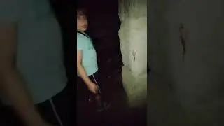 забула привітатися) хлопці завели мене в подвал ,а дівчата сцикували.